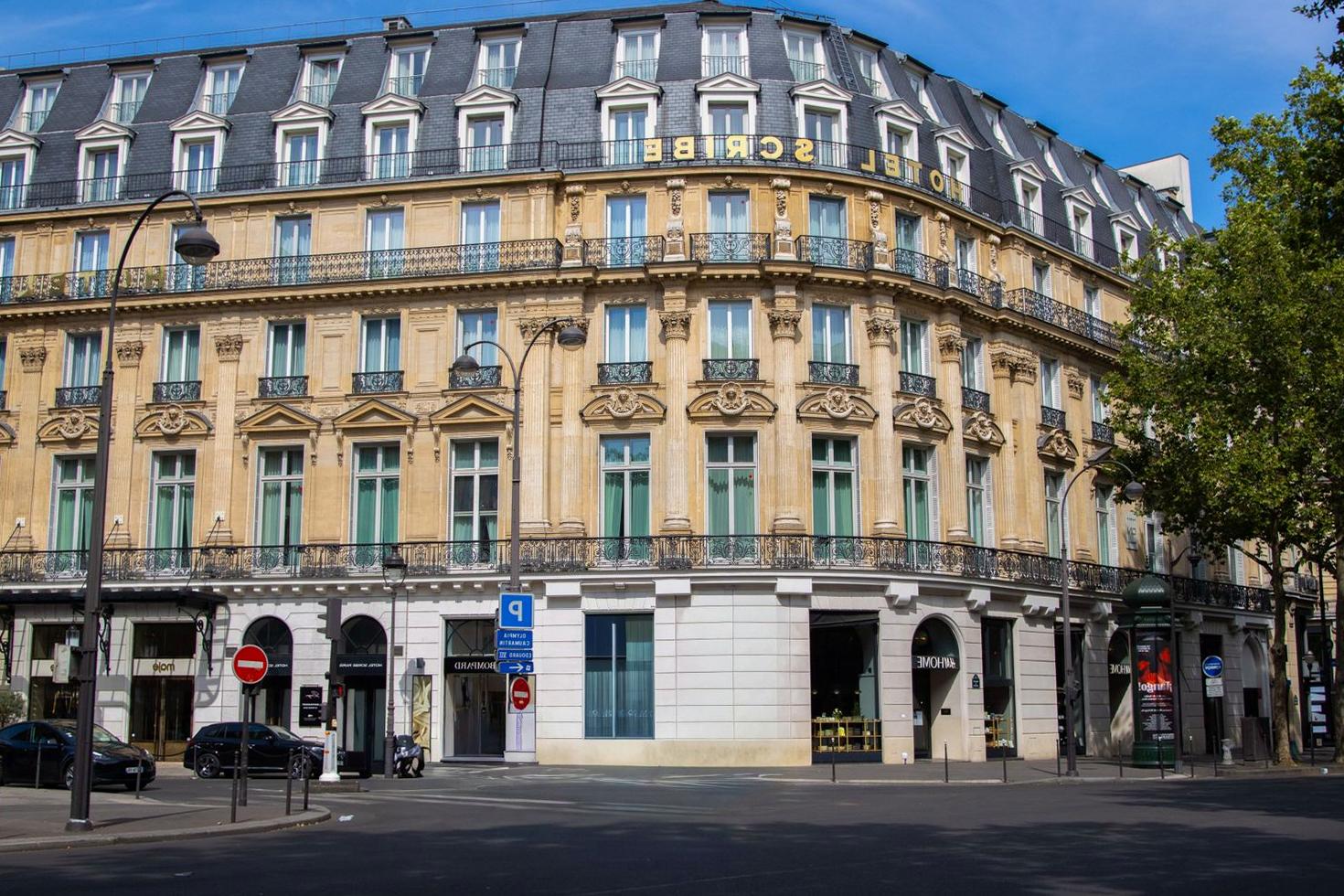 Façade Hôtel Plaisir Aventure